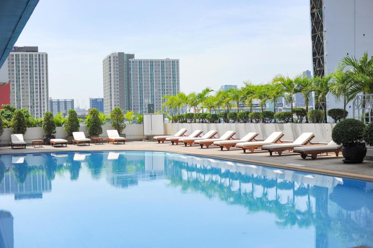 Golden Tulip Sovereign Khách sạn